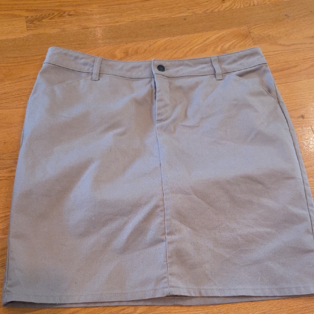 Dickies Women's Mini Skirt in Light Taupe